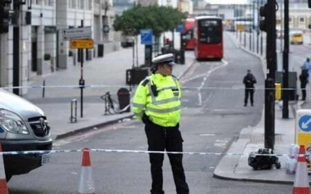 Λονδίνο 6 τραυματίες από επίθεση ενόπλων εναντίον εκκλησίας