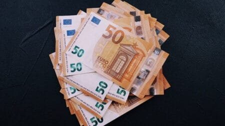 Ποιος αποφασίζει τελικά την επιβολή φόρων η ΑΑΔE ή το Κοινοβούλιο;
