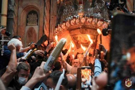 Ιεροσόλυμα πλήθος πιστών για την τελετή αφής του Αγίου Φωτός