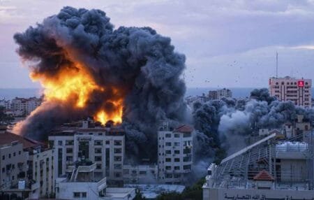 Οι ισραηλινές δυνάμεις ξεκινούν την επιχείρηση “Σιδερένια Σπαθιά” μετά από επιθέσεις της Χαμάς