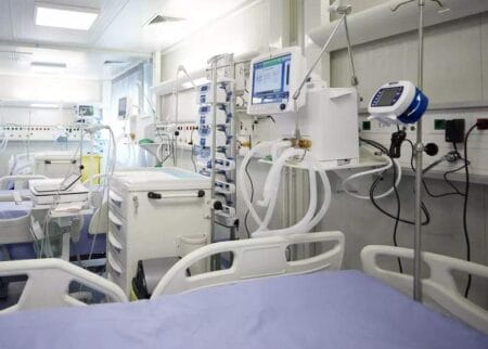 Μέγαρα: Στο Θριάσιο Νοσοκομείο νοσηλεύεται διασωληνωμένο 4χρονο αγοράκι που ξυλοκοπήθηκε από τον πατέρα του