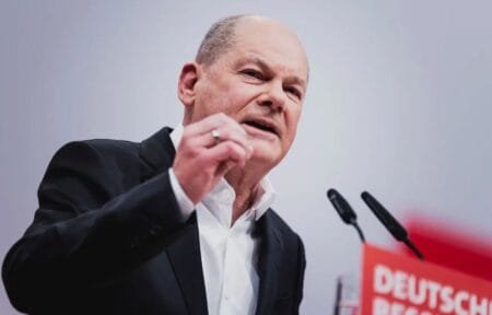 Ο Σολτς επικρίνει την ΕΕ για την παροχή ανεπαρκούς στρατιωτικής βοήθειας στην Ουκρανία
