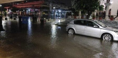 Ισχυρές βροχοπτώσεις έπληξαν την Θεσσαλία, προκαλώντας πλημμύρες στην Καρδίτσα και διακοπές ρεύματος στον Βόλο