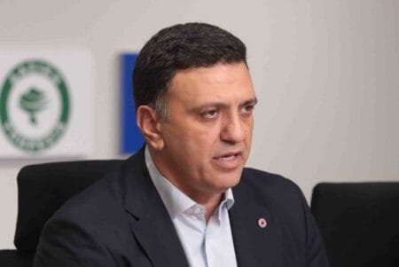 Η Έντονη Κεραυνική Δραστηριότητα ως Κύρια Αιτία των Πυρκαγιών σε Αττικοβοιωτία και Εύβοια: Δήλωση του Υπουργού Βασίλη Κικίλια