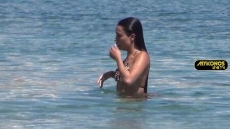 Η Martina Smeraldi Συνεχίζει τις Διακοπές της στη Μύκονο