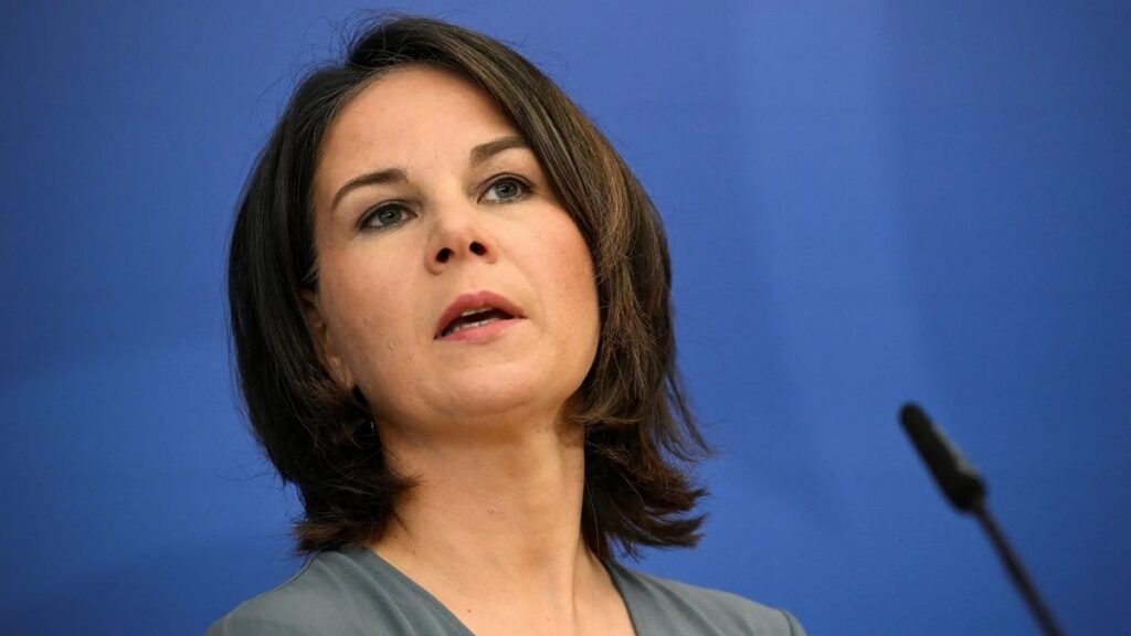 Η Αναλένα Μπέρμποκ Προειδοποιεί την Τουρκία για Νέα Κύματα Βίας στη Βόρεια Συρία