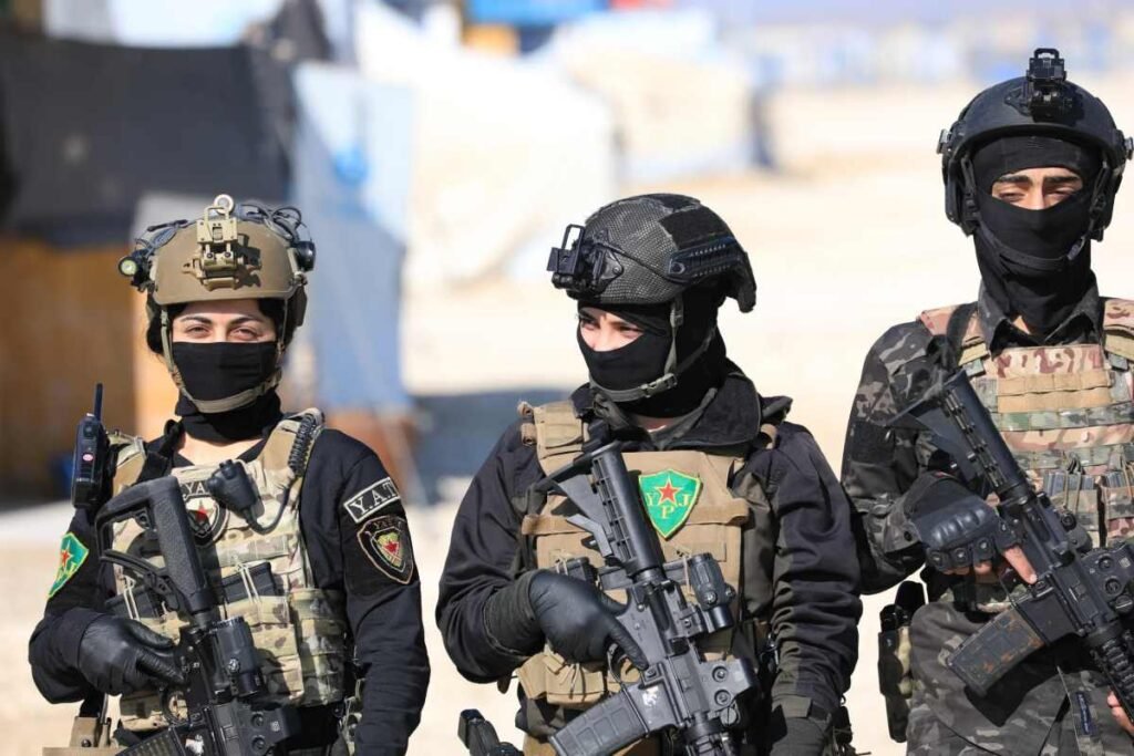 Οι υποστηριζόμενοι από τις ΗΠΑ Κούρδοι εκφράζουν την ετοιμότητά τους να ενταχθούν στον «νέο συριακό στρατό» υπό την κυριαρχία του HTS