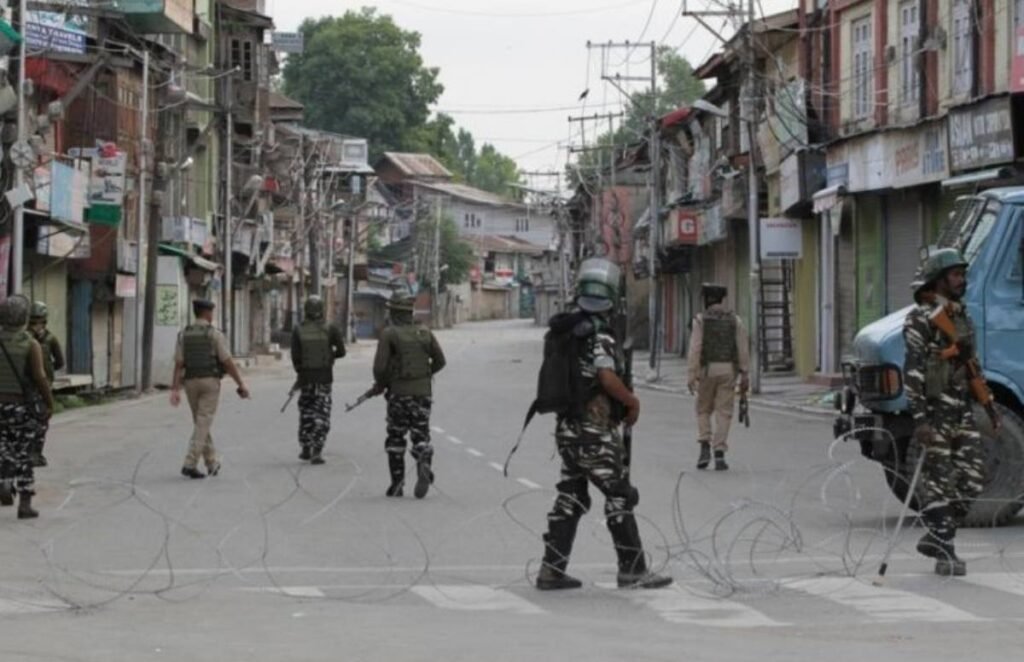 Πολεμικός Συναγερμός στο Κασμίρ: Αντίποινα υπόσχεται το Πακιστάν μετά τα χειρουργικά χτυπήματα της Ινδίας Πολεμικός Συναγερμός,Modi Ινδία στρατός