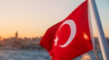 Η Τουρκία στη σκιά της ιρανικής αντεπίθεσης – Πώς βλέπει η Άγκυρα την επιχείρηση «Άγγελμα Νίκης» και το ενδεχόμενο πολέμου ΗΠΑ–Ιράν