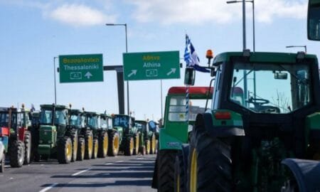 Τρακτέρ σε διαμαρτυρία σε αυτοκινητόδρομο Ελλάδας