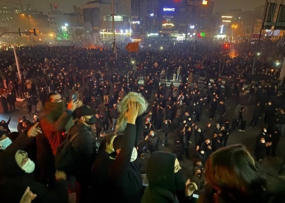 Ιράν: Τουλάχιστον 550 νεκροί από την καταστολή των πανεθνικών διαδηλώσεων – Απειλές της Τεχεράνης κατά ΗΠΑ και Ισραήλ Μεγάλη νυχτερινή διαδήλωση σε αστικό κέντρο.