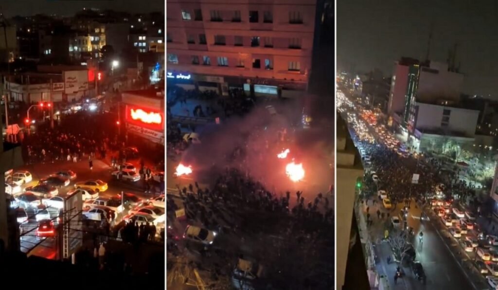 Νυχτερινές διαδηλώσεις σε δρόμους με πλήθος και φωτιές