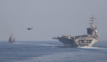 Τραμπ – Ιράν: Τελεσίγραφο, στρατιωτική ανάπτυξη και σενάρια αλλαγής καθεστώτος στη Μέση Ανατολή Αεροπλανοφόρο και πολεμικά αεροσκάφη