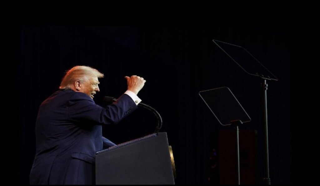 Συμβούλιο Ειρήνης Τραμπ: 17 δισ. για τη Γάζα και γεωπολιτικές σκιές στη Δυτική Ασία Ο Ντόναλντ Τραμπ σε συνεδρίαση του Συμβουλίου Ειρήνης