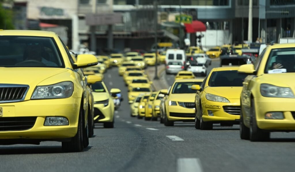 Συγκέντρωση ταξί στο κέντρο της Αθήνας
