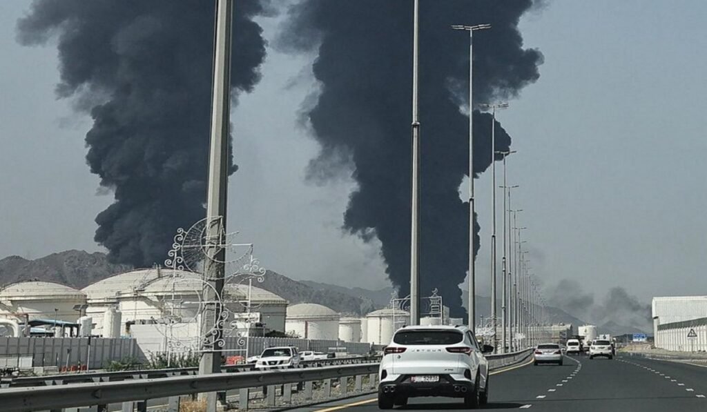 Επίθεση με drone στη Φουτζάιρα των ΗΑΕ: Χτύπημα σε έναν από τους σημαντικότερους ενεργειακούς κόμβους του κόσμου Ενεργειακές εγκαταστάσεις και δεξαμενές πετρελαίου