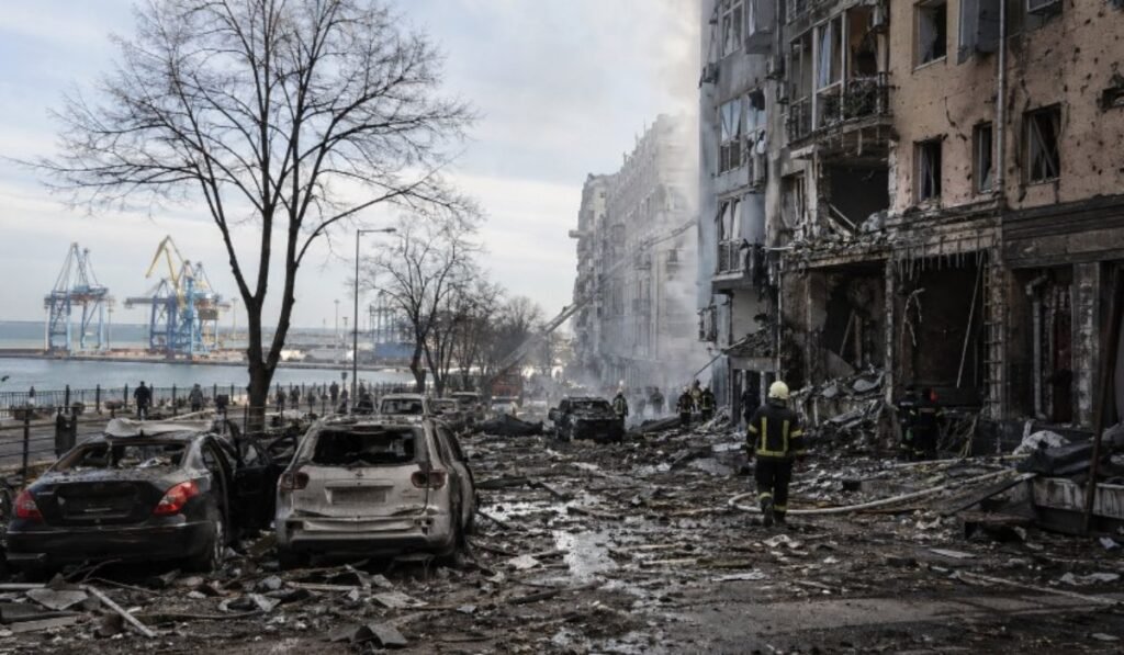 Καταστροφές στην Οδησσό μετά από ρωσική επίθεση με drones