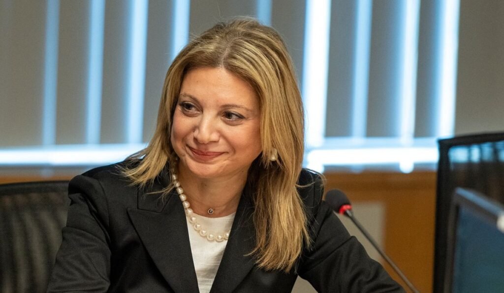 Στον Άρειο Πάγο η Καρυστιανού για την ίδρυση της «Ελπίδας για τη Δημοκρατία» – Επίσημη είσοδος στον πολιτικό στίβο Μαρία Καρυστιανού για την κατάθεση της ιδρυτικής διακήρυξης της Ελπίδας για τη Δημοκρατία