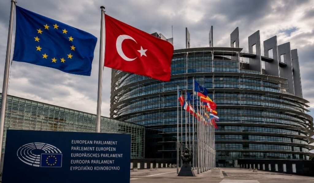 Ευρωπαϊκό Κοινοβούλιο στις Βρυξέλλες με φόντο σημαίες της Ευρωπαϊκής Ένωσης και της Τουρκίας