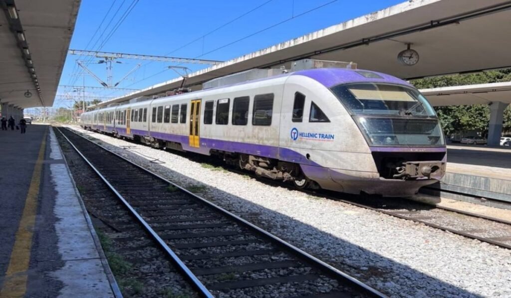 Μέγαρα: Γυναίκα παρασύρθηκε από συρμό του Προαστιακού – Ανασύρθηκε χωρίς τις αισθήσεις της Hellenic Train: Τι αναφέρει για την παράσυρση γυναίκας στον σταθμό Μεγάρων