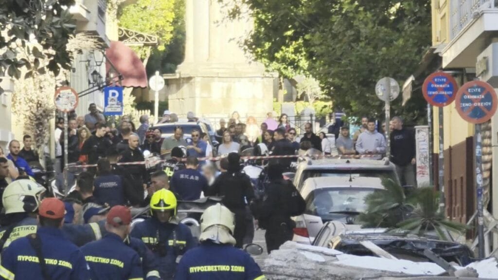 Ισχυρή έκρηξη σημειώθηκε σε κτίριο στην Πλάκα