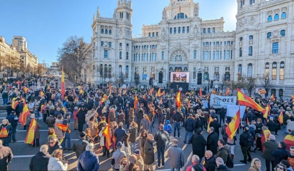 Ισπανία: Δεκάδες χιλιάδες στους δρόμους για τη Θέουτα – Οργή κατά Σάντσεθ και φόβοι για εργαλειοποίηση της μετανάστευσης Ισπανία: Δεκάδες χιλιάδες στους δρόμους για τη Θέουτα