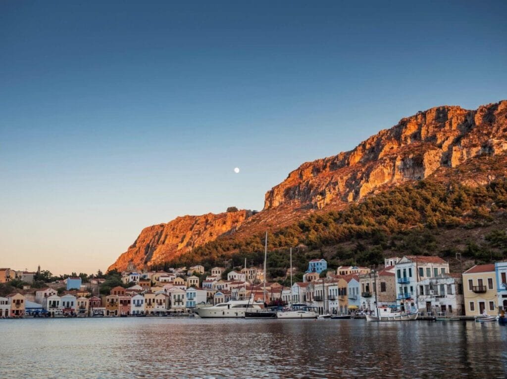 Καστελόριζο στο στόχαστρο του τουρκικού Τύπου: Νέα πίεση από την Άγκυρα για Ρω και Στρογγύλη Καστελόριζο στο στόχαστρο του τουρκικού Τύπου