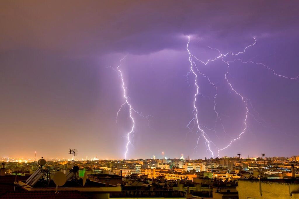 Κακοκαιρία στην Ελλάδα: Ισχυρές καταιγίδες, πλημμυρικός κίνδυνος και άνεμοι έως 10 μποφόρ Κακοκαιρία στην Ελλάδα με ισχυρές καταιγίδες