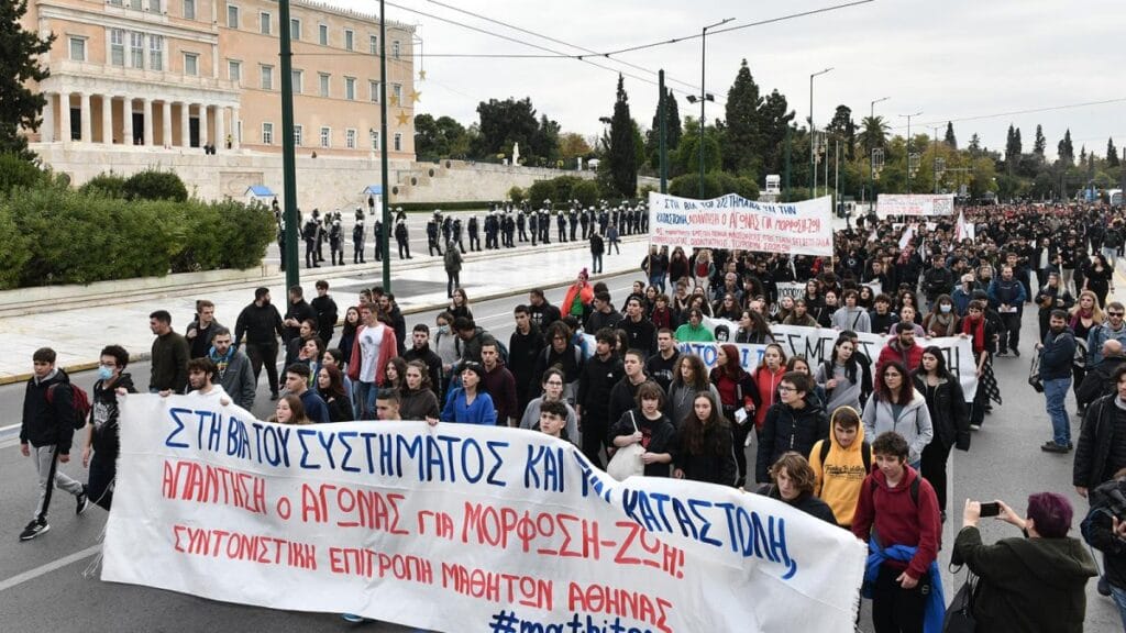 Μαζικά συλλαλητήρια για την Παιδεία: Μαθητές, φοιτητές και εκπαιδευτικοί στους δρόμους σε όλη την Ελλάδα Μαζικά συλλαλητήρια για την Παιδεία